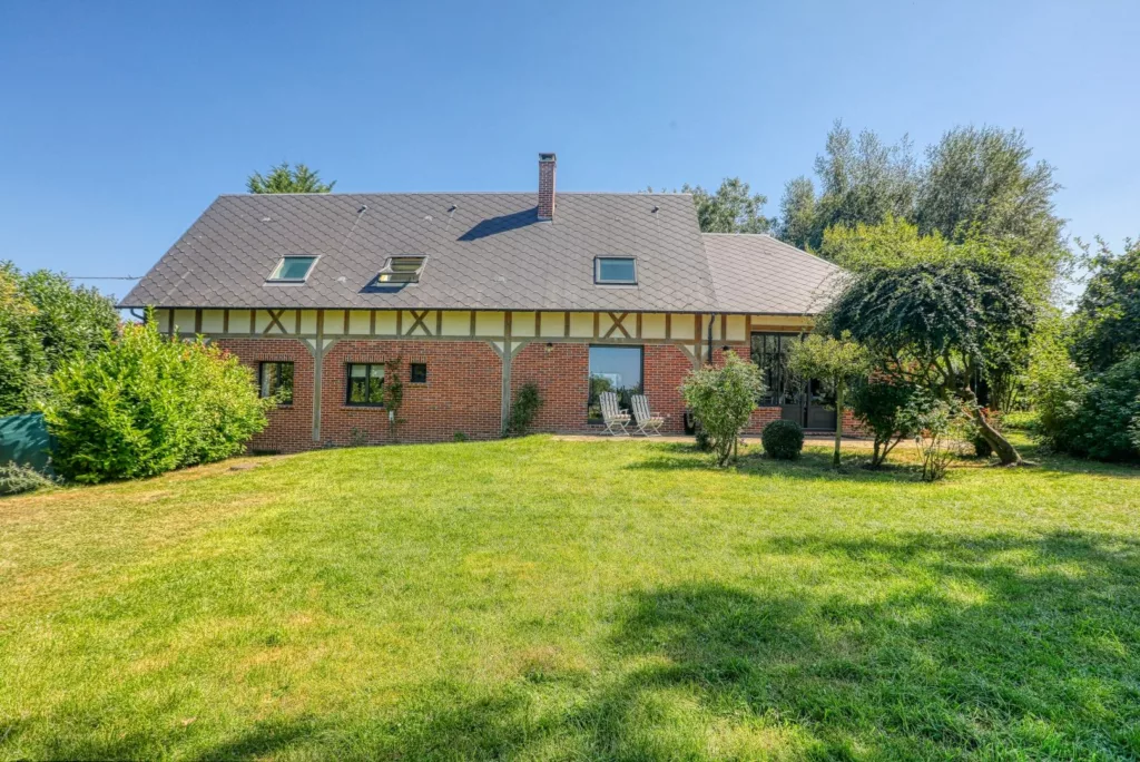 Maison familiale 7 pieces – 185 m² habitables sur 1 645 m² de terrain – MENERVAL