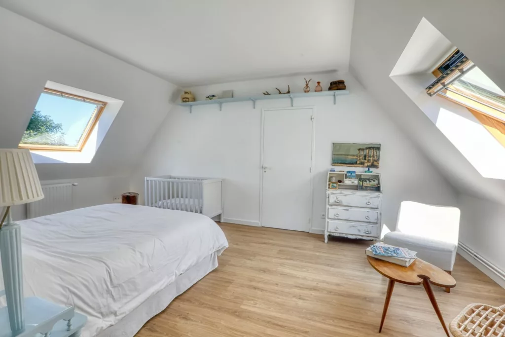 Maison familiale 7 pieces – 185 m² habitables sur 1 645 m² de terrain – MENERVAL