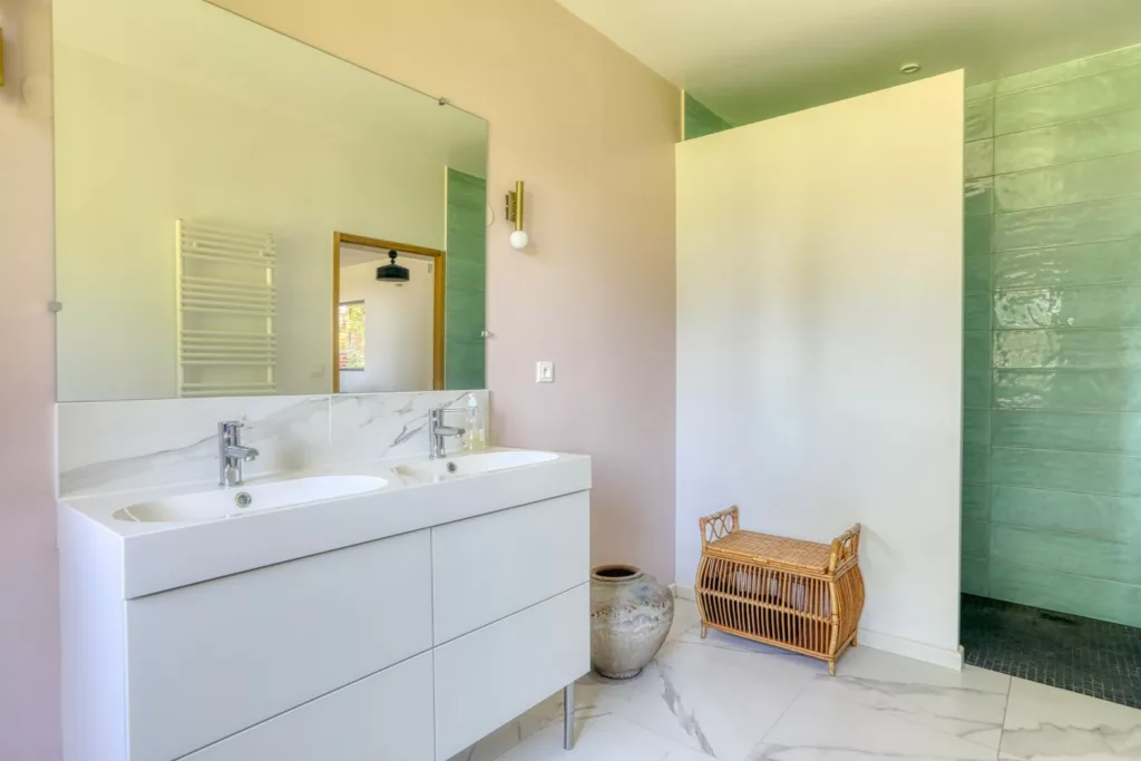 Maison familiale 7 pieces – 185 m² habitables sur 1 645 m² de terrain – MENERVAL