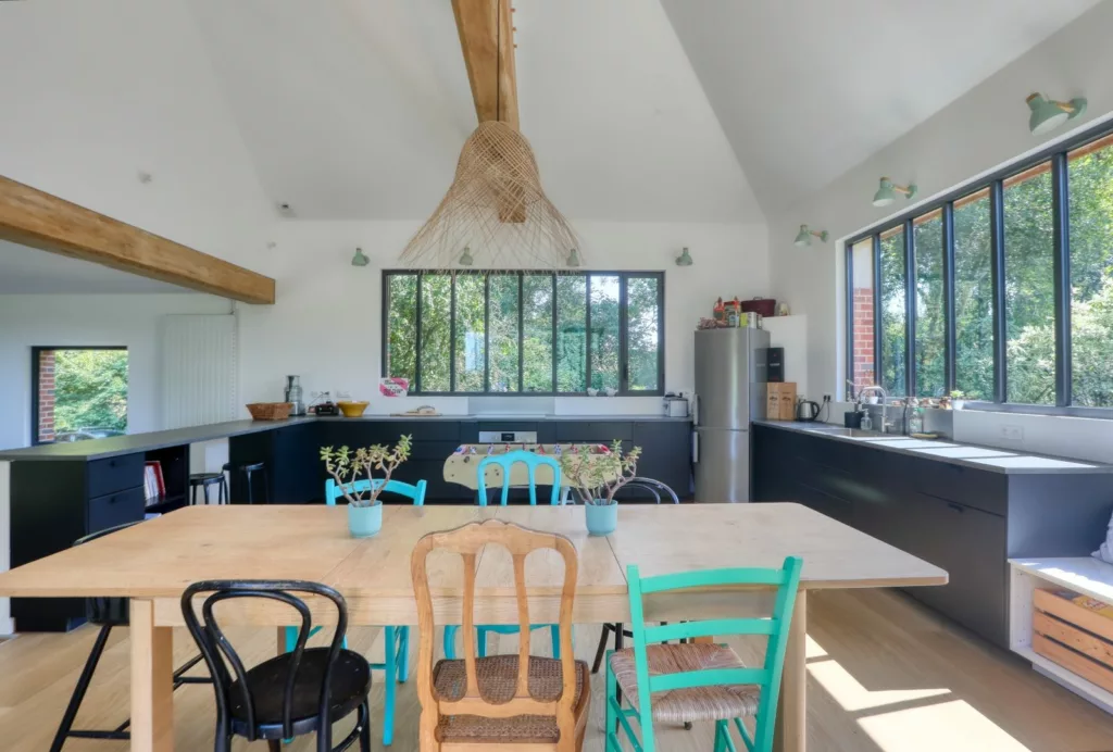 Maison familiale 7 pieces – 185 m² habitables sur 1 645 m² de terrain – MENERVAL