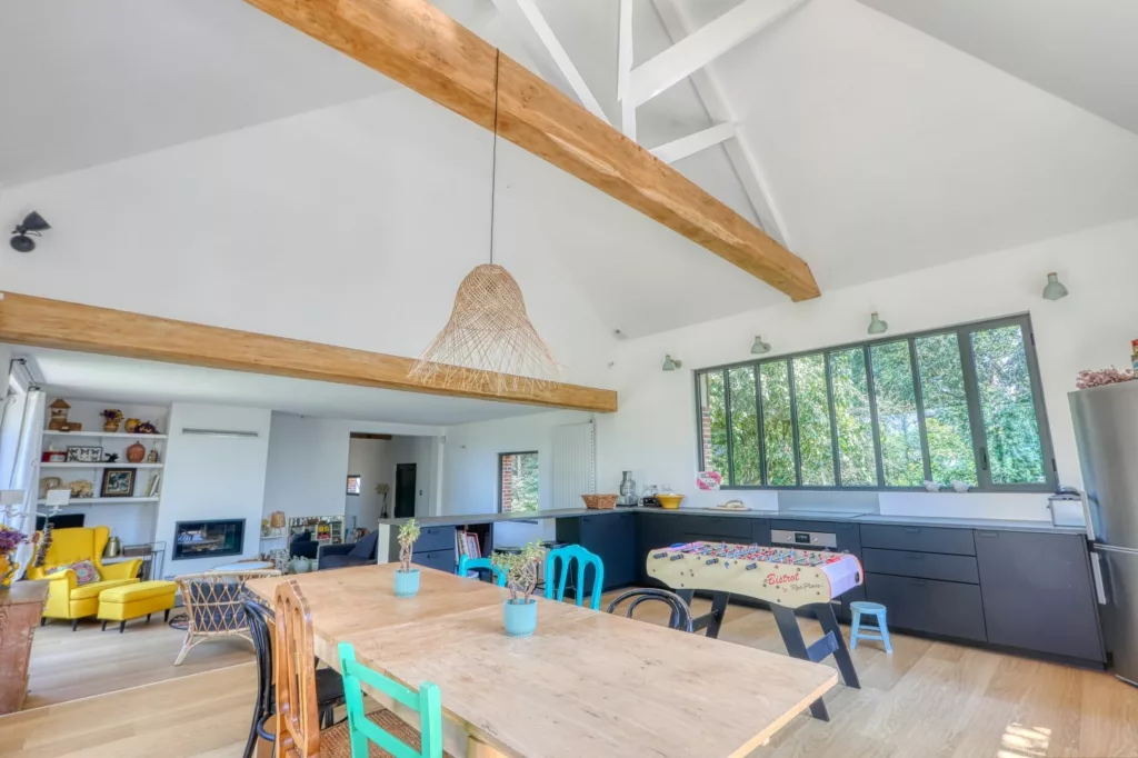 Maison familiale 7 pieces – 185 m² habitables sur 1 645 m² de terrain – MENERVAL