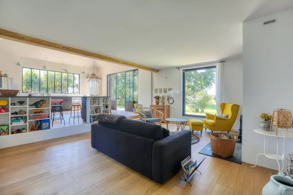 Maison familiale 7 pieces – 185 m² habitables sur 1 645 m² de terrain – MENERVAL