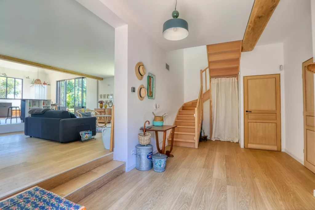 Maison familiale 7 pieces – 185 m² habitables sur 1 645 m² de terrain – MENERVAL