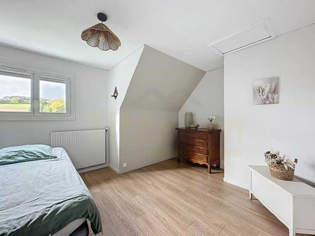 Maison – Vie de plain-pied – 3 Chbres – Jardin – Piscine