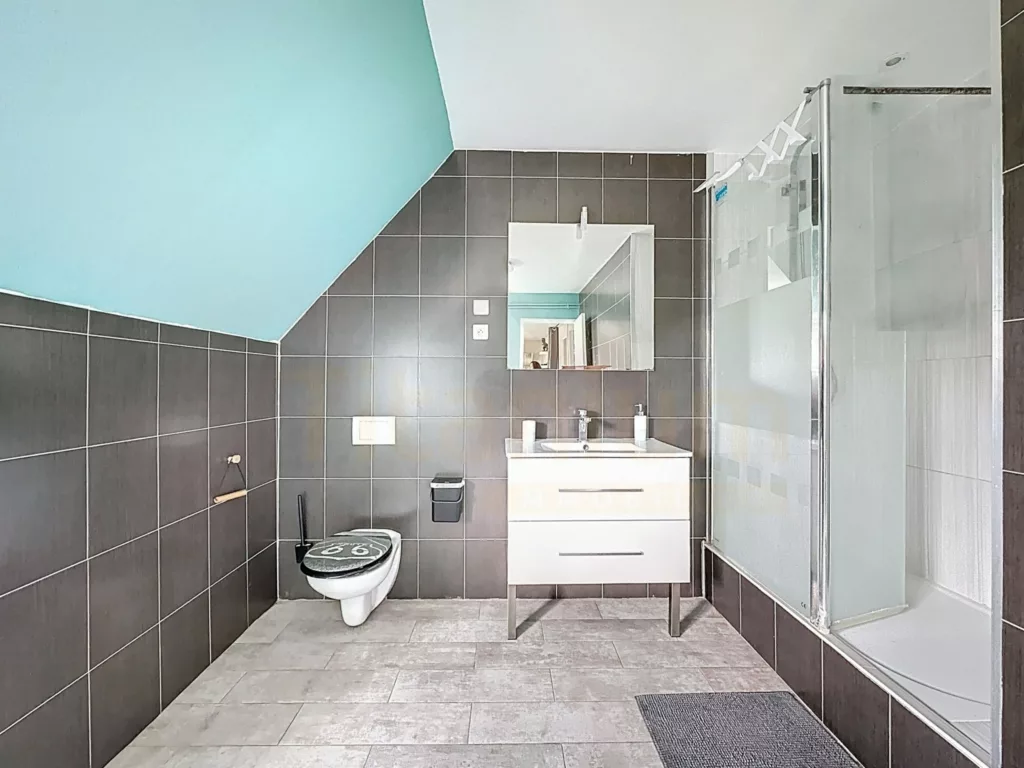 Maison – Vie de plain-pied – 3 Chbres – Jardin – Piscine