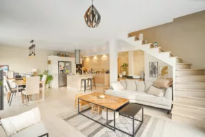 Maison – 4 chambres – Grand jardin – Assainissement conforme